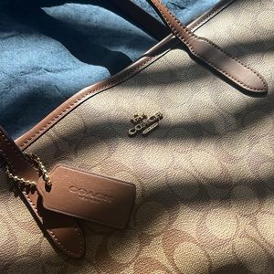 Coach City Tote in Signature Canvas